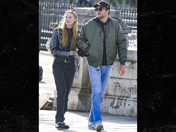 6d0cf4e093ca40a6852db6f229b04b09_md Sophie Turner and her beau Peregrine Pearson