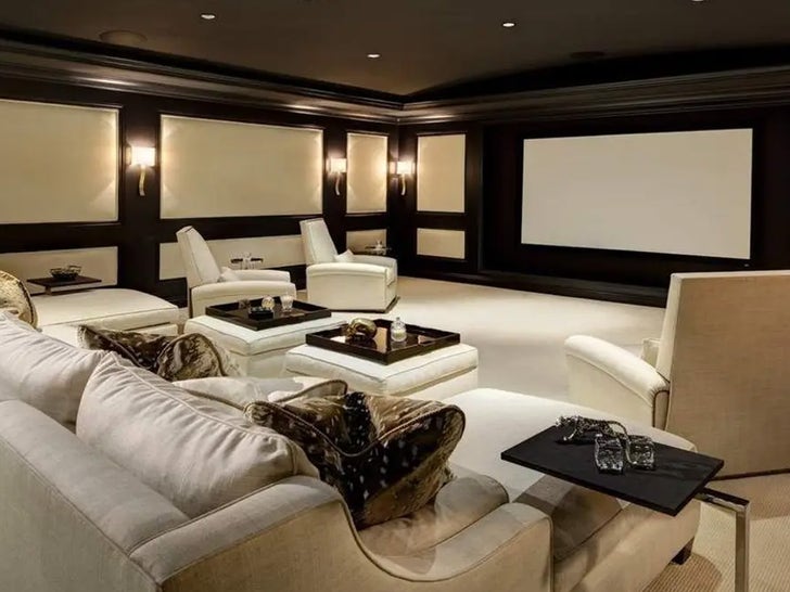 709d484b5ac54a7baea016f98791a5f5_md 0424-sofia-vergara-house-primary-3