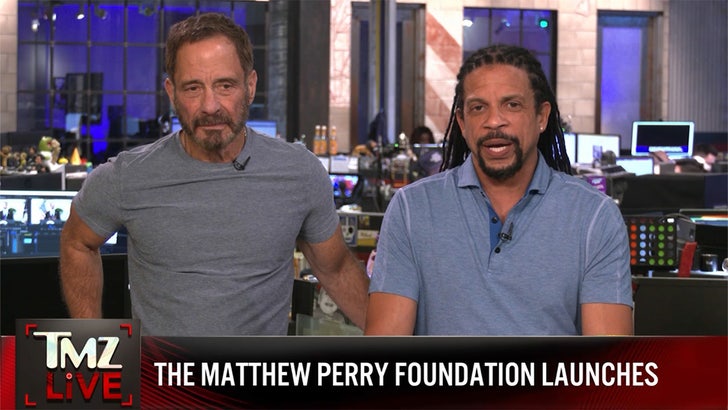 7480998bfe9d4e51868936cbb6963711_md 110323_tmz_live_perry_kal