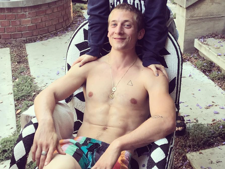 Jeremy Allen White Hot Shots