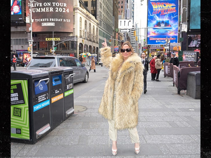 77a86631fdf341d19836b0bd7abe1f5c_md jennifer lopez this is me 2