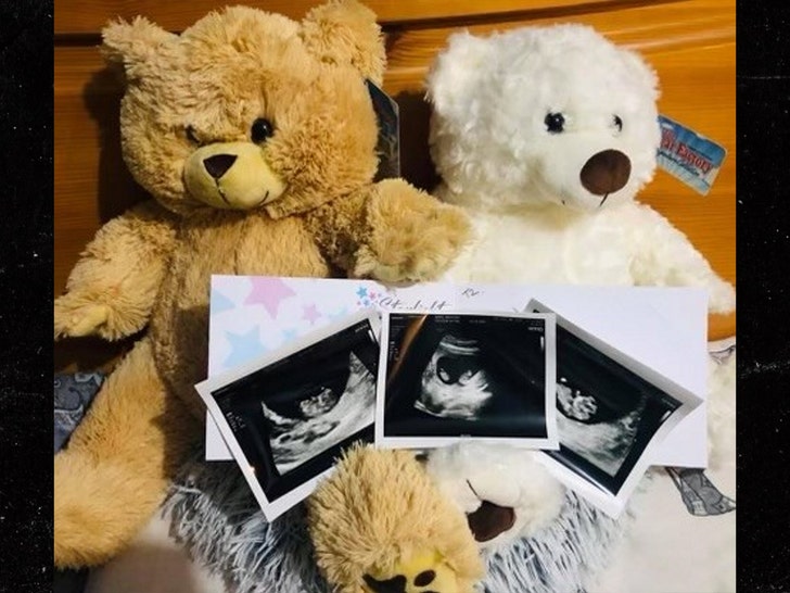 790eaa7a56f446eebf5322f7f99cddef_md Kayleigh Doyle a UK mom who gave birth to twins