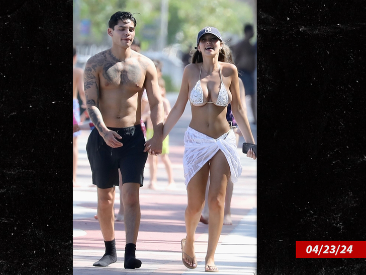 7d7a4fd364d34f34ac5129469859fac0_md ryan garcia Model Grace Boor