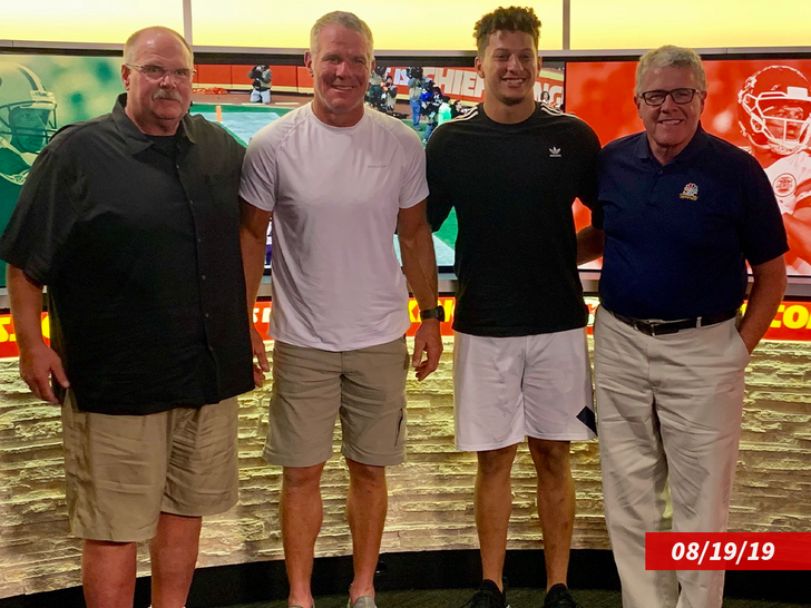 7f6b75f2401c428b8319e2284589a099_md andy reid and brett favre