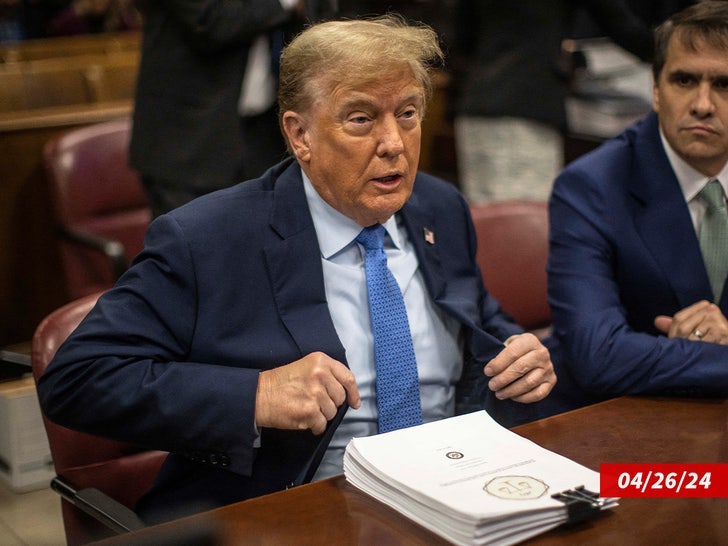 812608e6625849e092f06a72b4dac480_md Donald Trump in court 2.