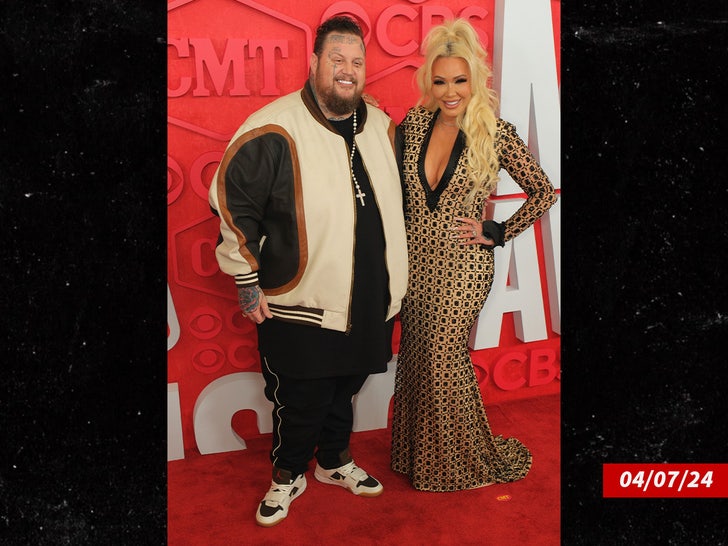 852c1b91849a4e60b12af4a578933e2c_md Jelly Roll_Bunnie XO