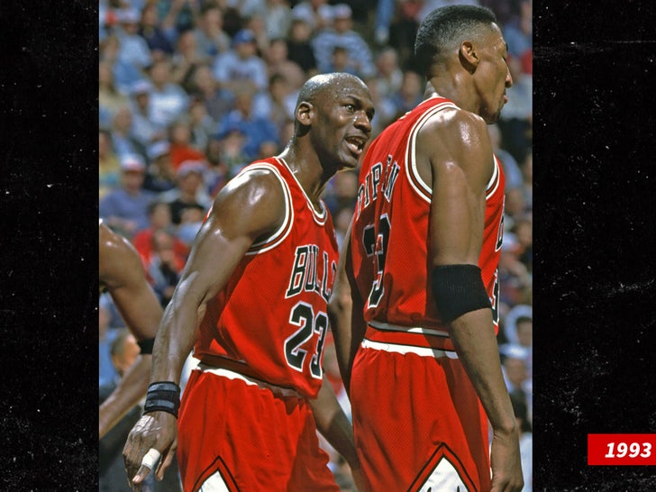 88d6979edf464123abd2af025bebde11_md michael jordan scottie pippen imagn