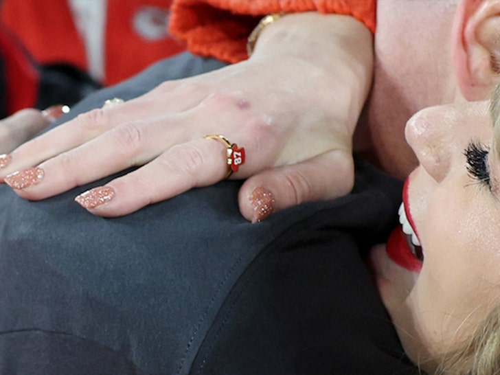 taylor swift and travis kelce after afc championship game getty 4