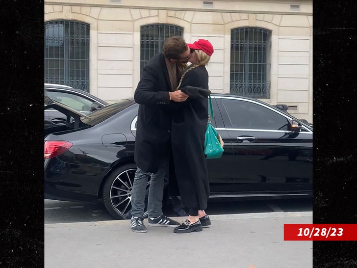 8ad1613f2f434dd59588cd9f541d0744_md Sophie Turner Peregrine Pearson