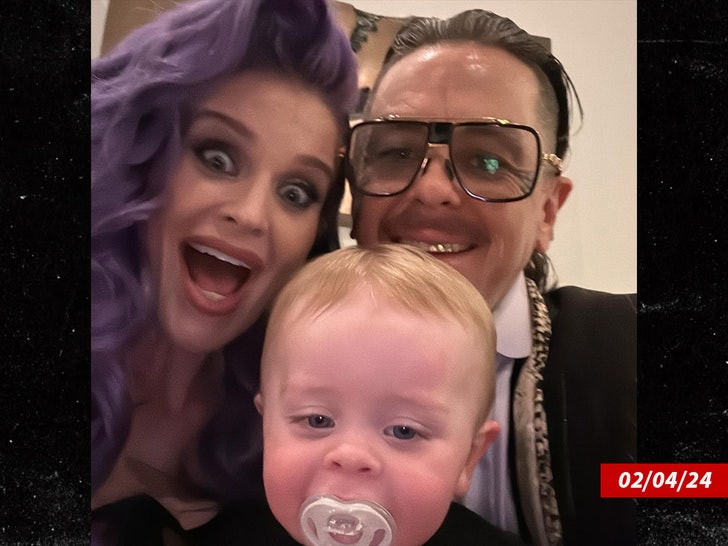 kelly osbourne family insta sub