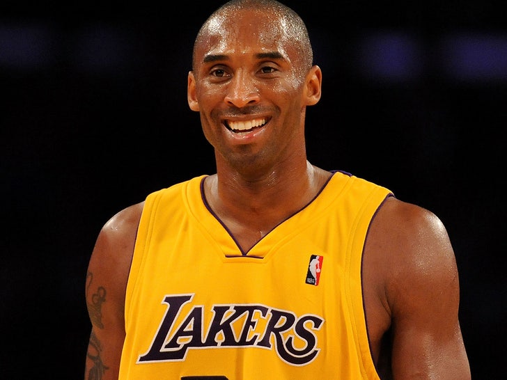 8bd4f54b300c411697cfd3711ebc49f7_md kobe bryant happy lakers_