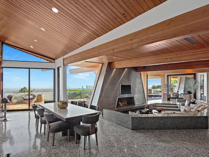 0327-Liza-Minnelli-Christina-Aguilera-Hollywood-Home-Kitchen-SUB