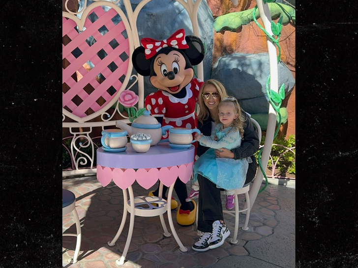 brittany mahomes disneyland