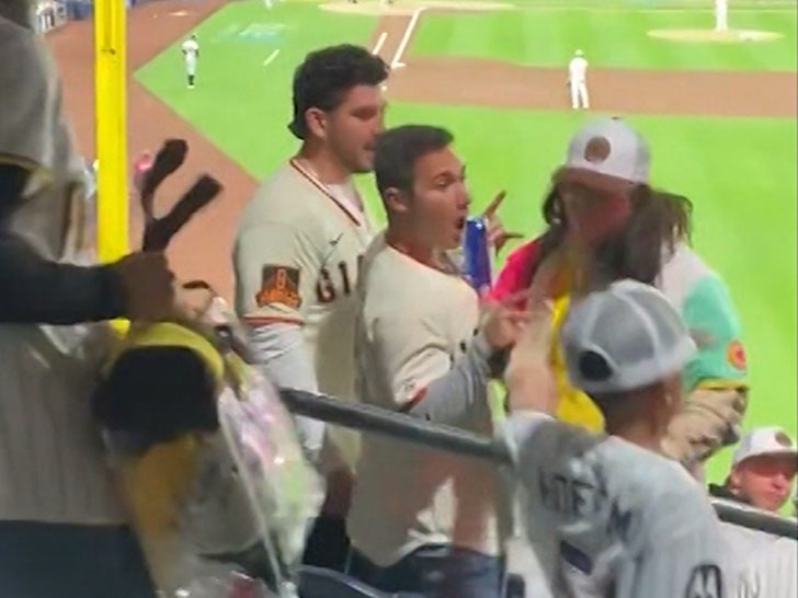 033024_padres_slap-sg2