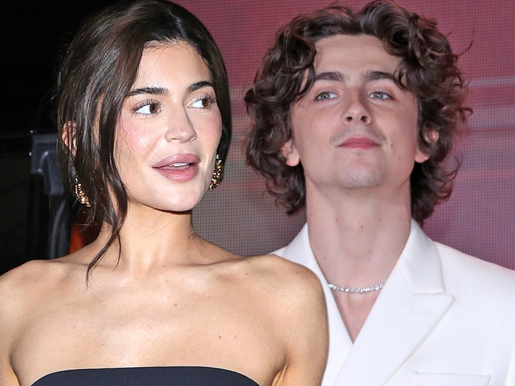 9af5615136324612ac363b4d120a2da7_md kylie jenner and timothee chalamet getty 1