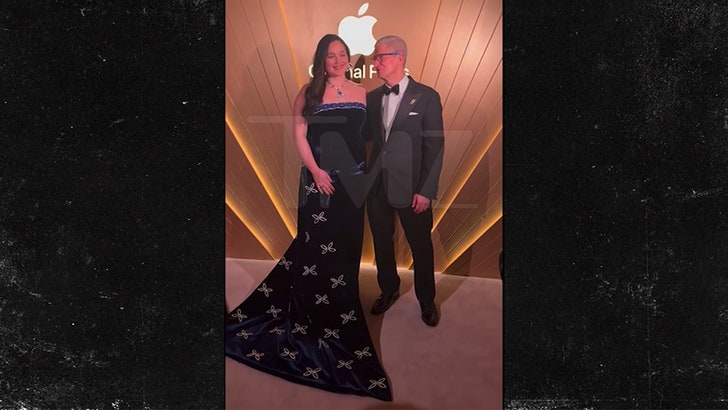 031124_lily_gladstone_kal_v2