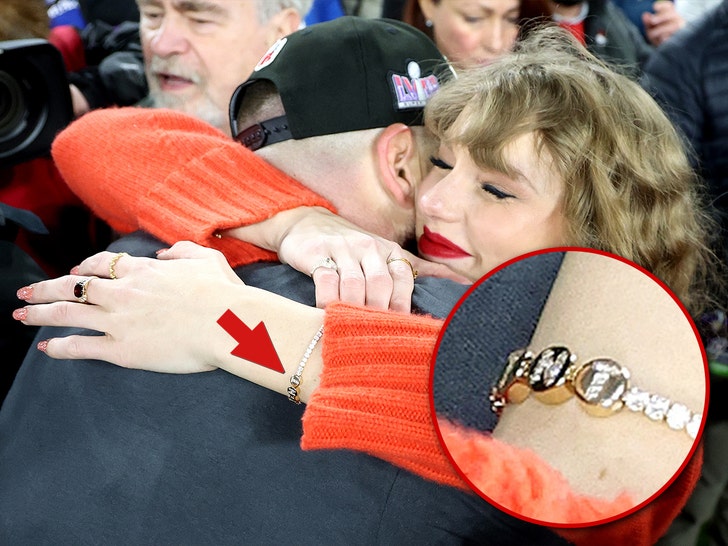 Taylor Swift Kisses Travis Kelce After Chiefs Win