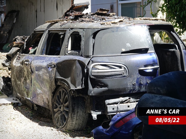 a0713ab226e24439a3ca6d8725541a7c_md anne heche car