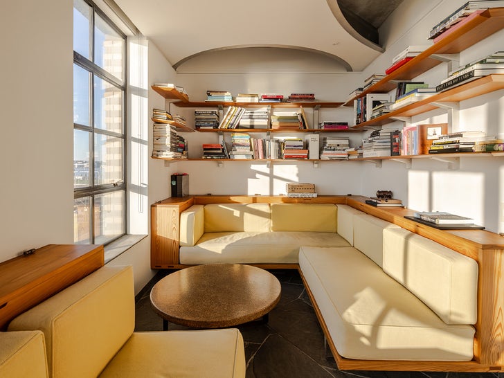 0321-Annie-Leibovitz-New-York-Studio-photos-primary-3