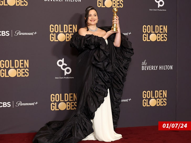 aaac7e8f2fdc4a7abab7d51d5c5d65c1_md lily gladstone golden globe win swiped