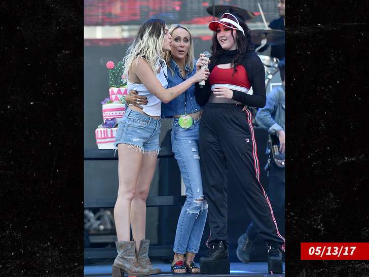 noah cyrus, miley and tish