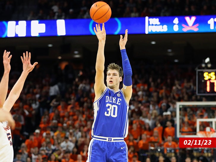 Kyle Filipowski playing sub