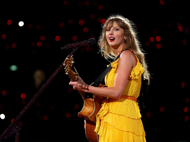 aee74f6be86241cfa89f7b97ec06d3c8_md-3 Taylor Swift Performing in Melbourne