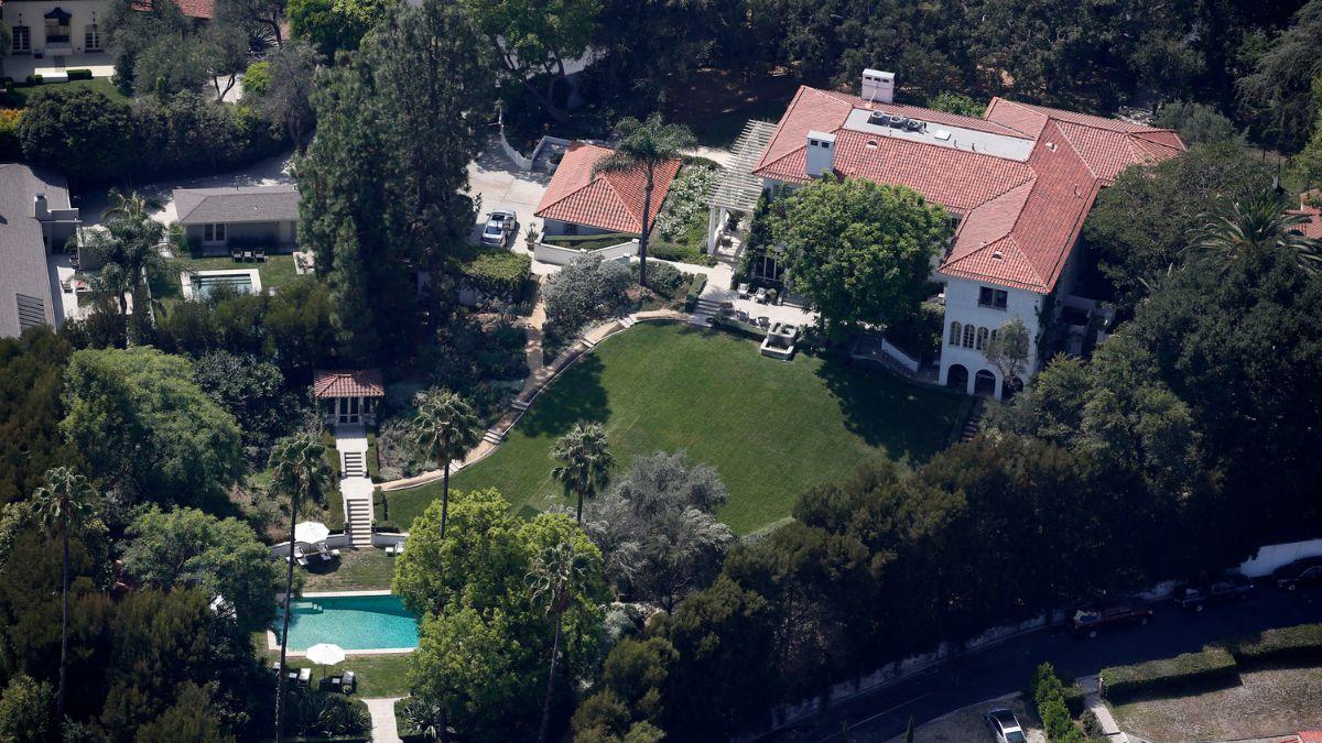 Photo of Angelina Jolie LA house.