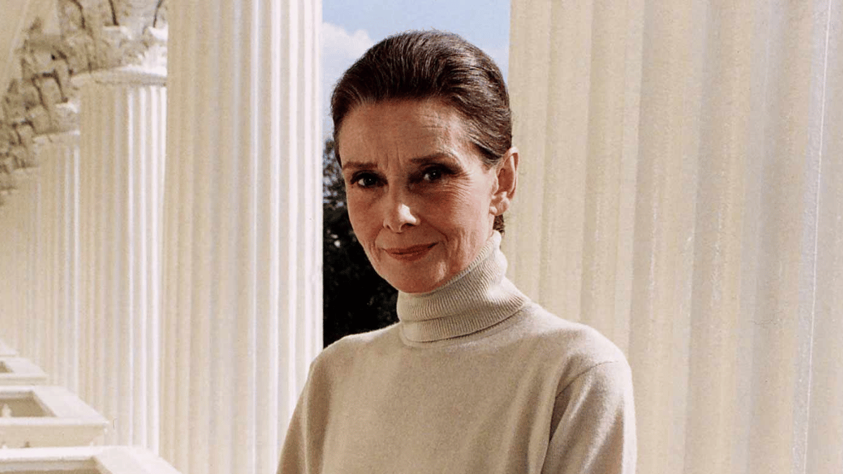 audrey-hepburn-gregory-peck-lifelong-friendship-revealed-roman-holiday-4-1768932681507 Photo of Audrey Hepburn