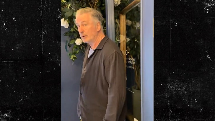 b16870214c7c4feeaf87a0ec7416e878_md 042324_alec_baldwin_kal