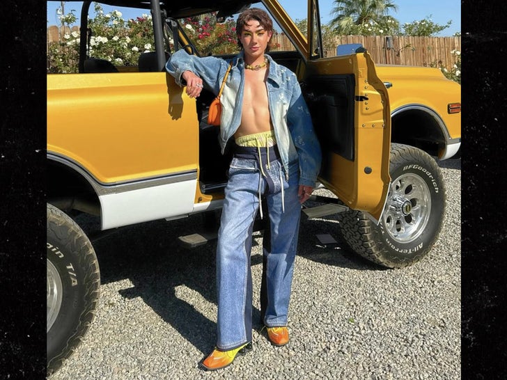 b4e4c249c9db4b6994db43ee17f1a636_md 0413-coachella-2024-celebrities-day-2-photos-primary-4