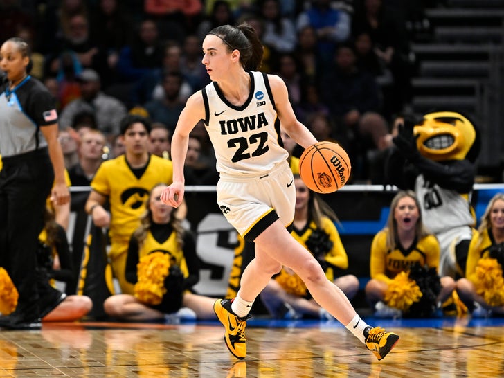 Caitlin Clark -- On The Court