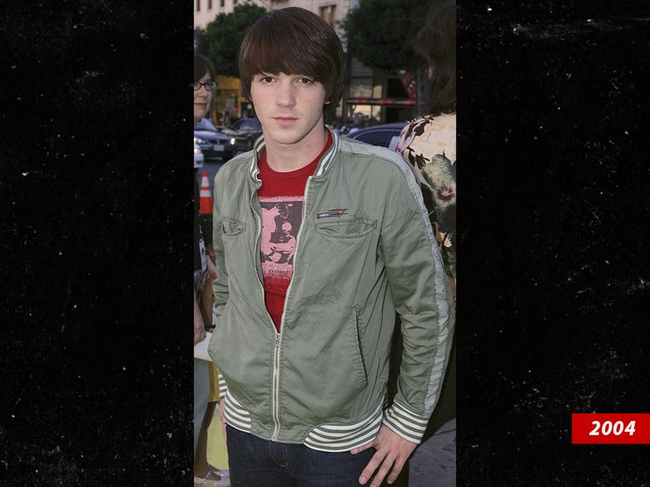 b6804a749a0e49a8b0e1d781ea529dd9_md drake bell 2004 sub_
