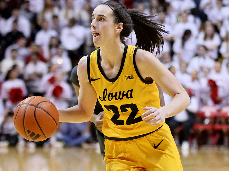 Caitlin Clark On The Court