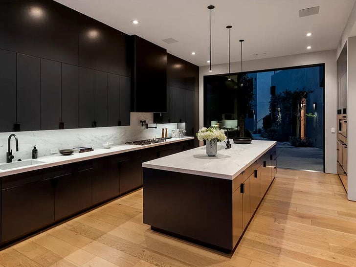 0228-Kylie-Jennier-Travis-Scott-Beverly-Hills-Home-Sub1