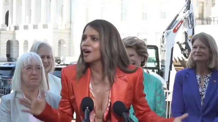 ba28b527894d449e8fd0445ff96652f8_md 050224-halle-berry-kal