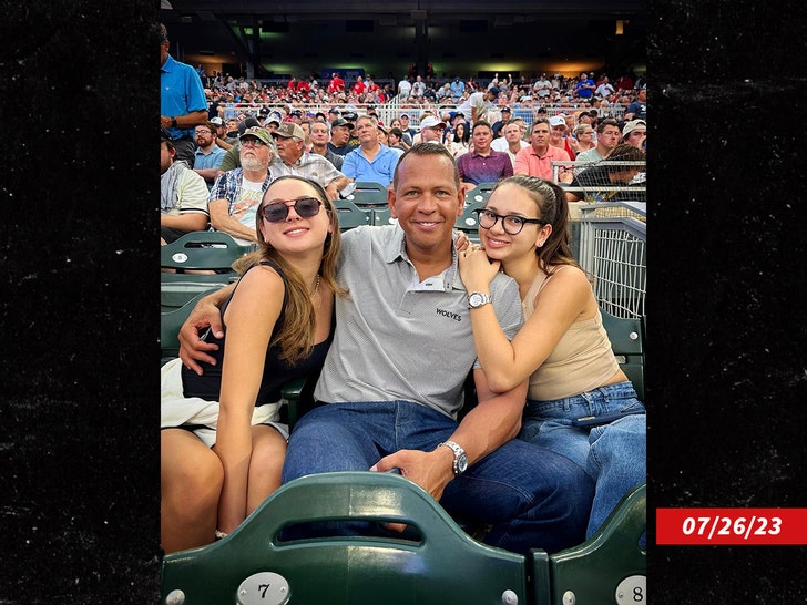 bc2a8e9fb82e4b60bb5d021d81d506d6_md alex rodriguez and daughters