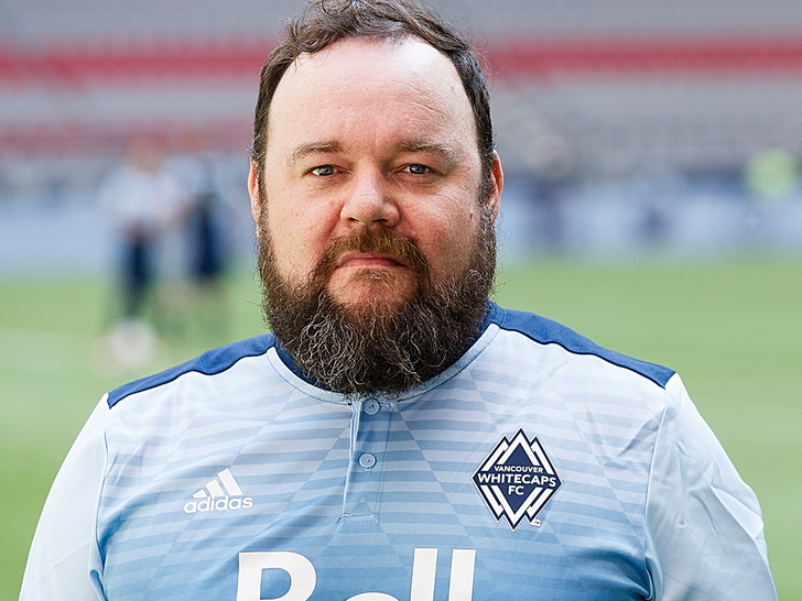 bcc62fe68a7c4e3c810ef1b2d6bbf573_md Chris Gauthier