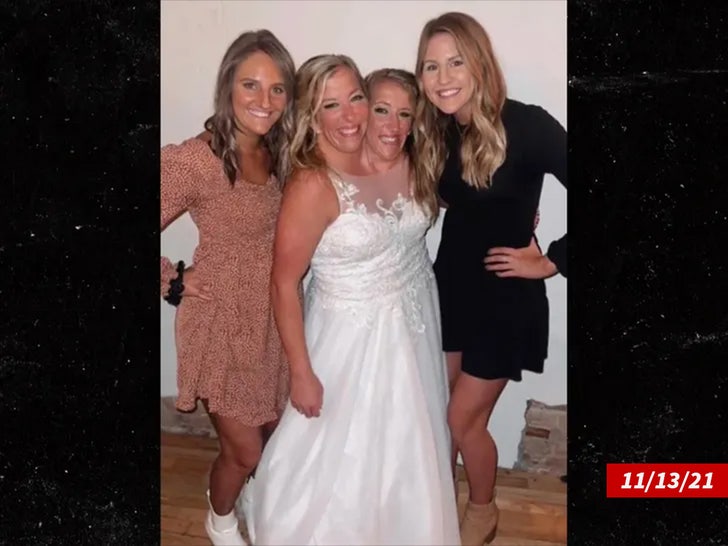 be3c153d133243a8894ca8765b07eb6f_md abby and britanny henson