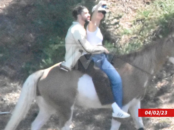 be811e16f8374412979ba87c5e22fe24_md bad bunny kendall jenner