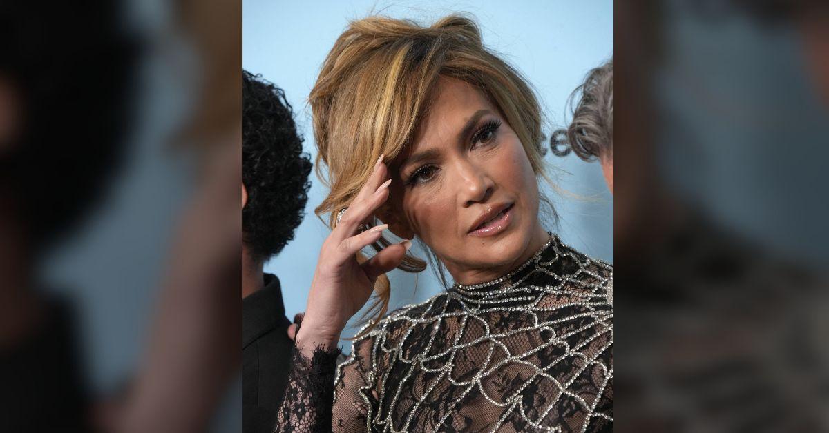 ben-affleck-holiday-nightmare-jlo-reunion-trip-garner-no-1-1763990846441 Jennifer Lopez is 'pushing for a holiday reunion with Ben Affleck and Jennifer Garner's children.'