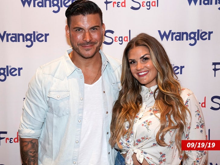 bf2b95165f0b4656937a0c66e38301ae_md jax taylor brittany cartwright sub