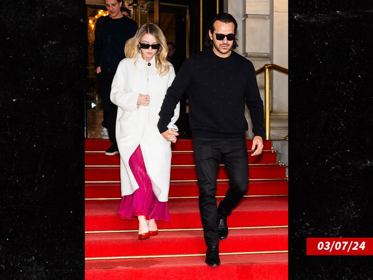 c08cc656ceed4008ab90cbda4a6782cb_md Jonathan Davino and sydney sweeney sub 2