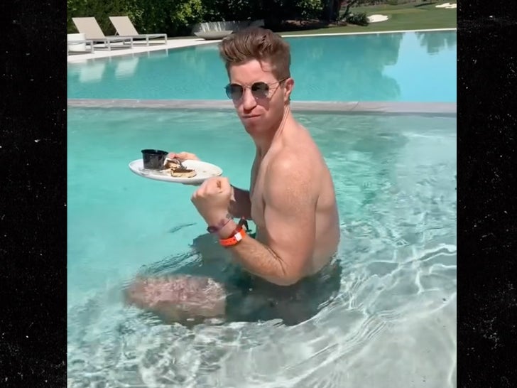 c15b54d94e8a4b928cb64f8301302581_md 0413-Shaun-White-Coahcella-Poolside-SUB