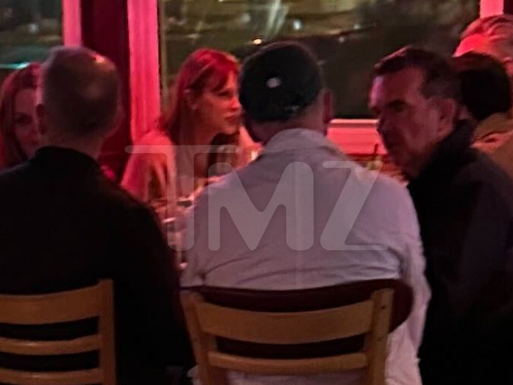 c6c28f9a60004f3396b54e4dd5b048b7_md 0404 taylor swift at dinner tmz wm b