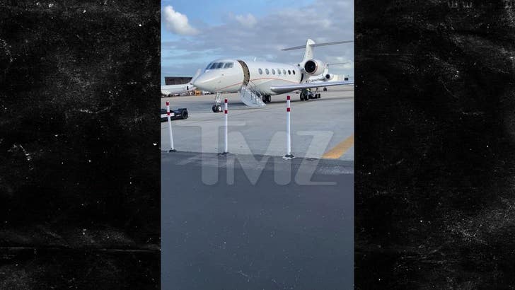 032524_diddy_plane_1800259