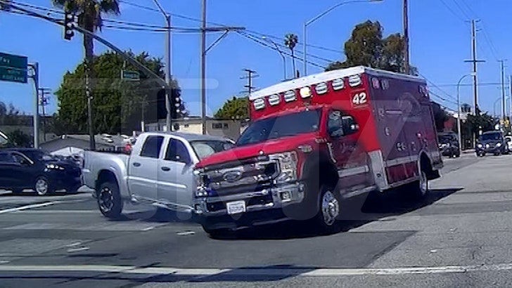 040724_ambulance_crash_kal