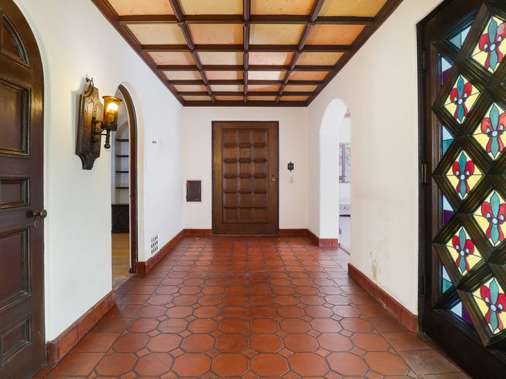 c973281c10c84d828fb7211517616927_md 0325-Bob-Barker-Stain-Glass-SUB