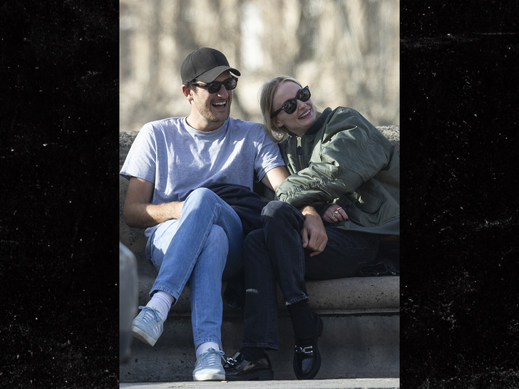 c9c8c3fbe6c8401689defd68e6a363ef_md Sophie Turner and her beau Peregrine Pearson