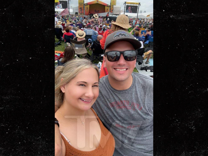 cc89ee54e0b444b99610490099041722_md Gypsy Rose Blanchard Officially Back With Ex-Fiancé Ken Urker